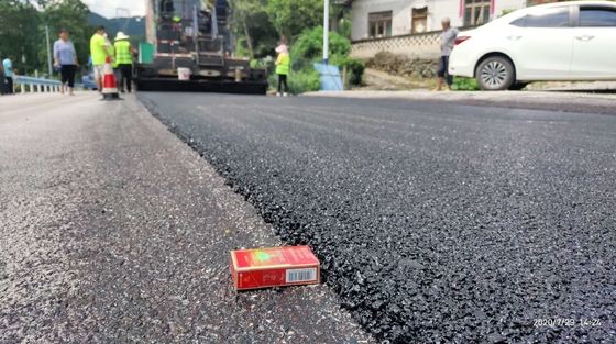 1,5 cm 2 cm Nakładka z asfaltu Bitumiczna naprawa dróg Konserwacja nawierzchni betonowych